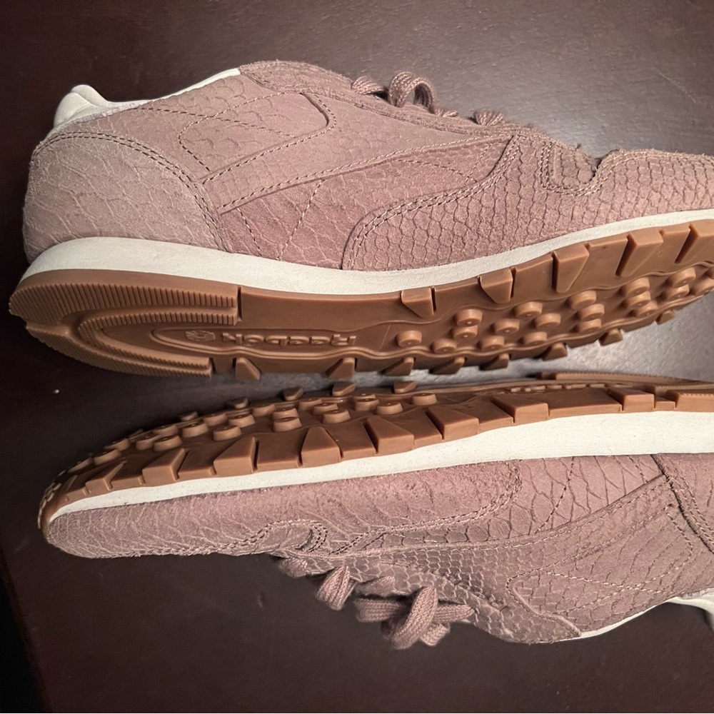 Reebok Sneakers